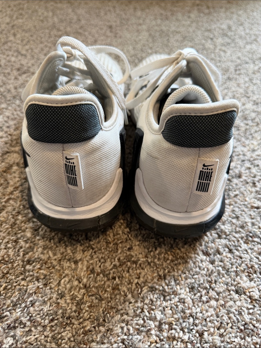 Nike LeBron Witness VI White and Black Basketball Shoes Size 10.5 - Picture 5 of 8